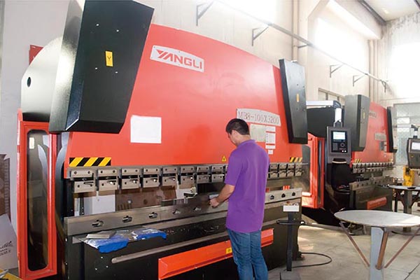 KL96-29噴塑亞光三斗玻璃移門柜